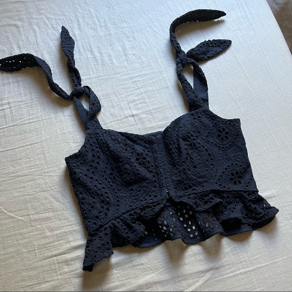 Keepsake navy blue eyelet lace ruffle cropped hook and eye tank top